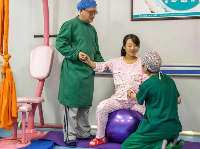 南京试管助孕：乳腺增生可能出现的症状与原因分析